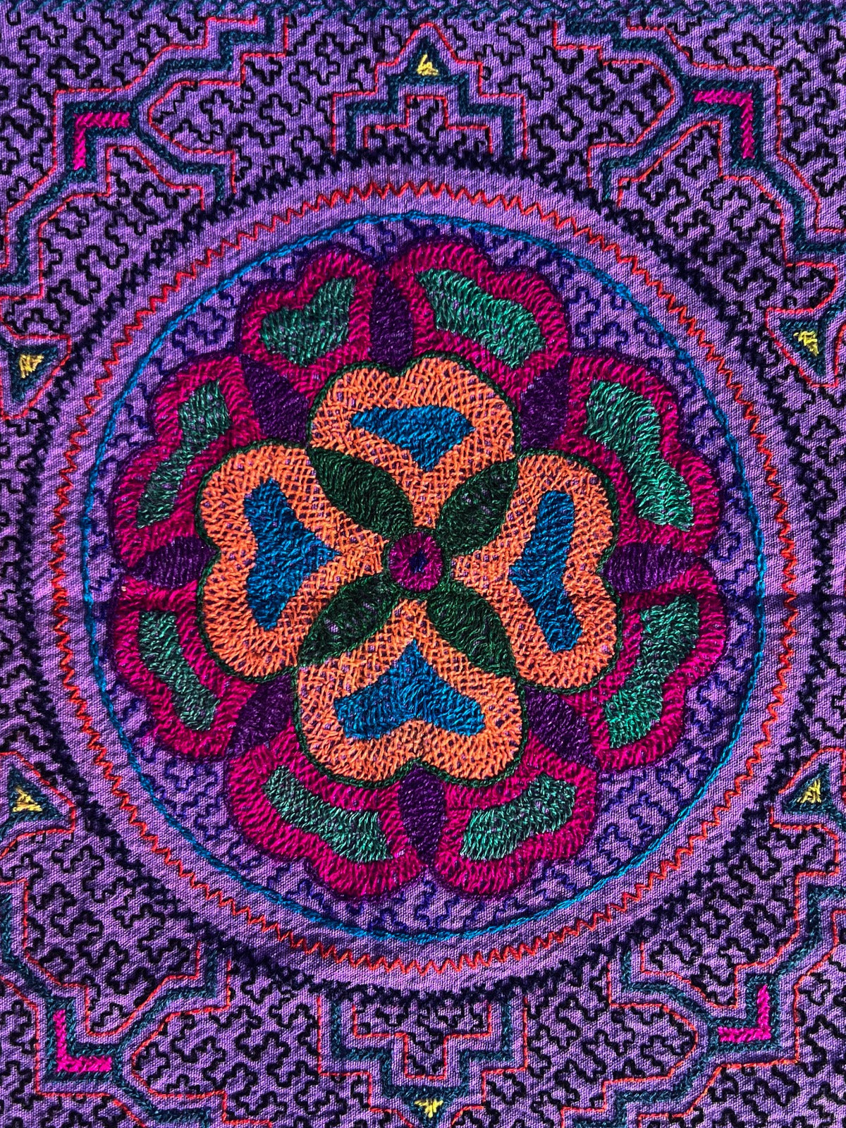 Peruvian Handmade Shipibo Altar Cloth Square Small/Medium with Ayahuasca & Chacruna Plant Details