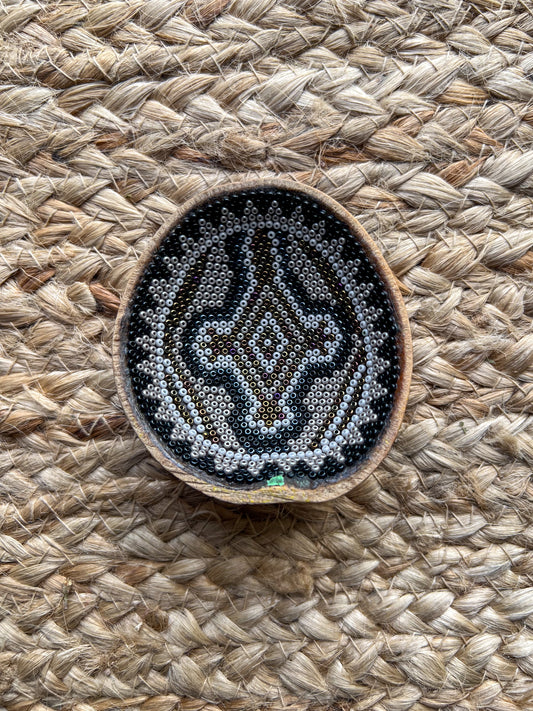Jicara/chaquira ceremonial indigenous art Wirrarika