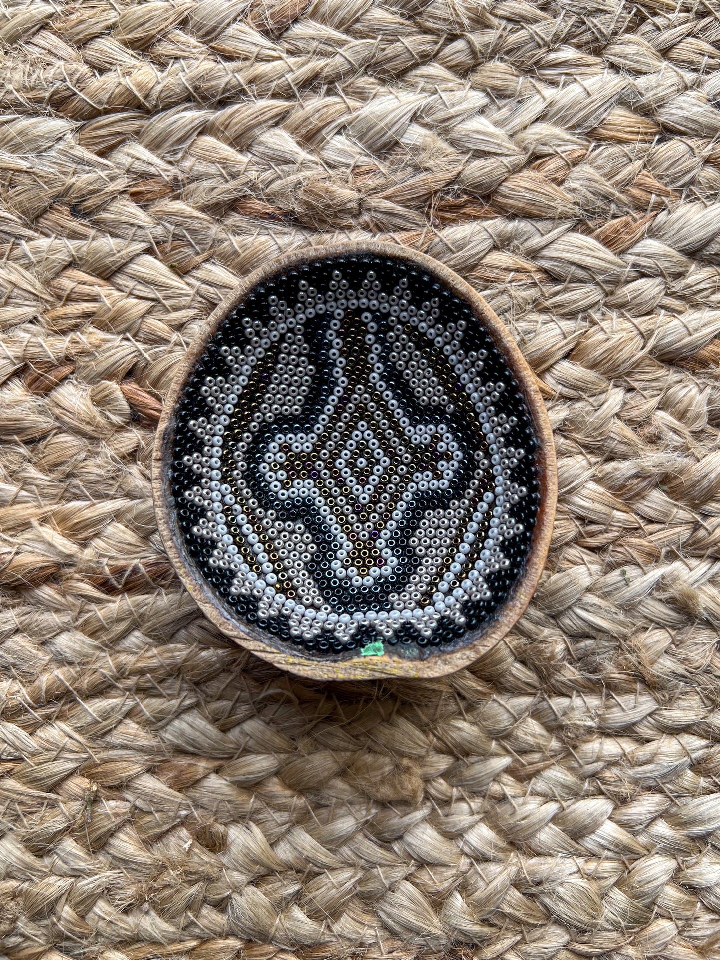 Jicara/chaquira ceremonial indigenous art Wirrarika